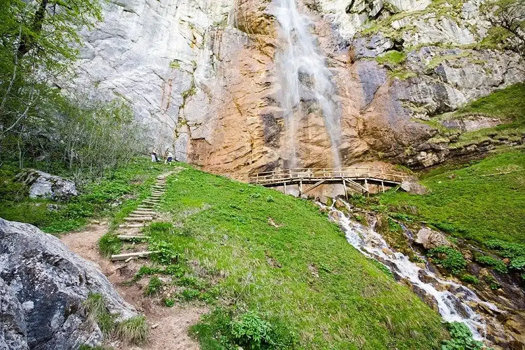 Skakavac waterfall mountain biking tour