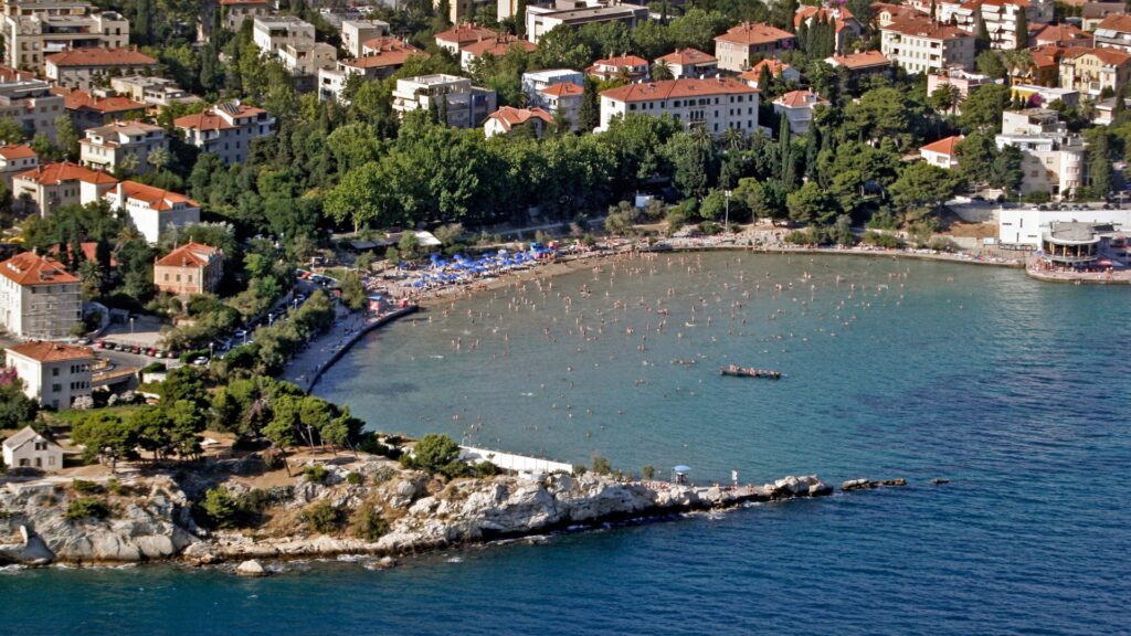 Things do to in Split: Bacvice beach